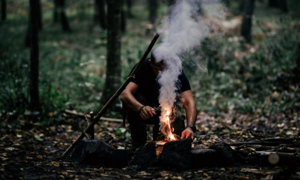 Allumer un Feu : 3 Matériaux Clés à Choisir pour Réussir votre Allumage de Feu