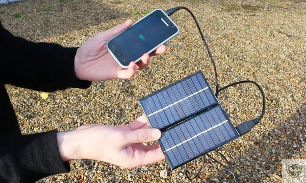 Chargeur Solaire : 5 Raisons de l’Adopter en Pleine Nature