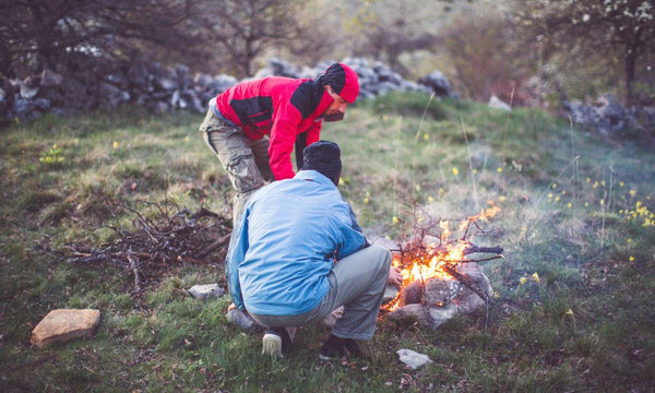 Comment préparer, faire et allumer un feu en bivouac