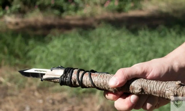 Fabriquer des Armes Tranchantes : 5 Méthodes Simples et Efficaces en Survie