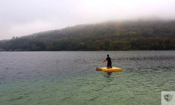 Fabriquer un radeau : 3 techniques simples pour rester à flot en survie