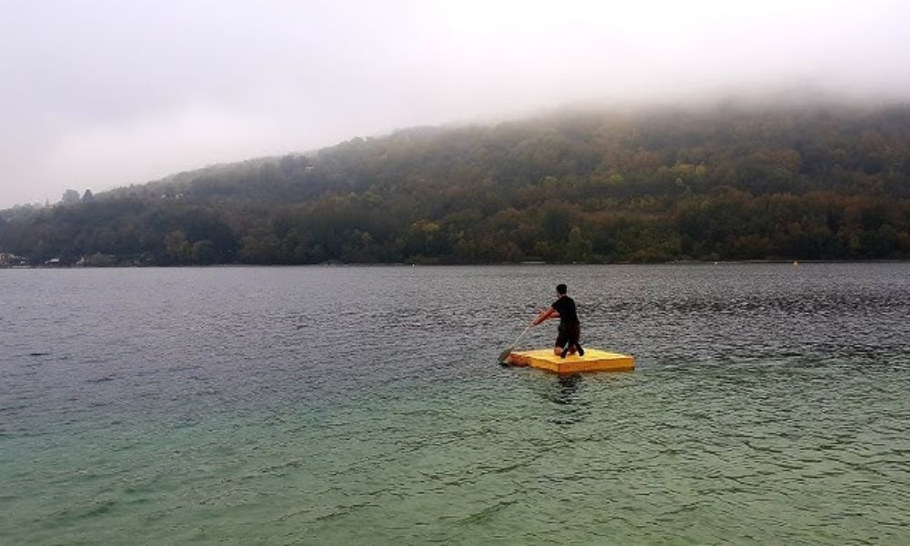 Fabriquer un radeau : 3 techniques simples pour rester à flot en survie
