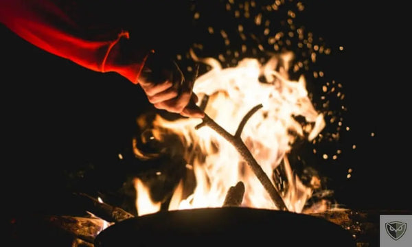 Faire un Feu en Survie : 6 Étapes pour Bien Préparer le Terrain
