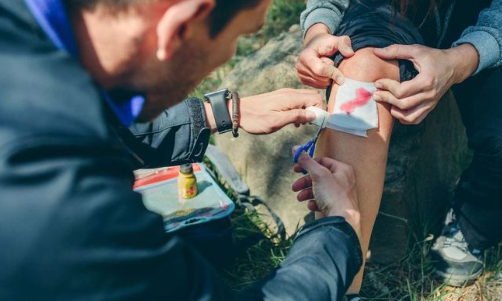 Premiers secours : soigner une plaie efficacement