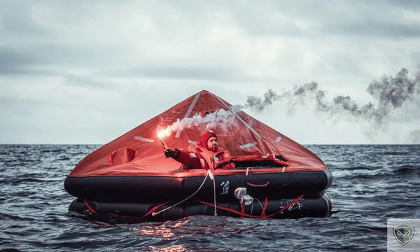 Radeaux de sauvetage : 4 règles vitales pour survivre à bord en pleine mer