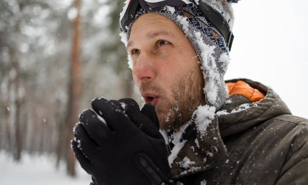 Se protéger du froid sans matériel : 4 techniques de survie essentielles