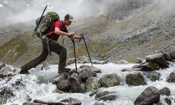 Traverser un cours d’eau : 3 techniques pour franchir l’obstacle sans danger